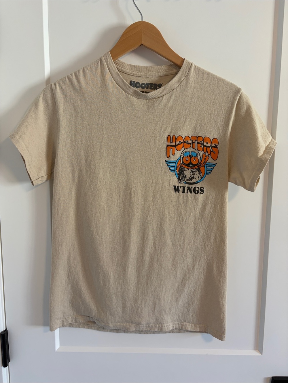 Hooters Graphic Tshirt